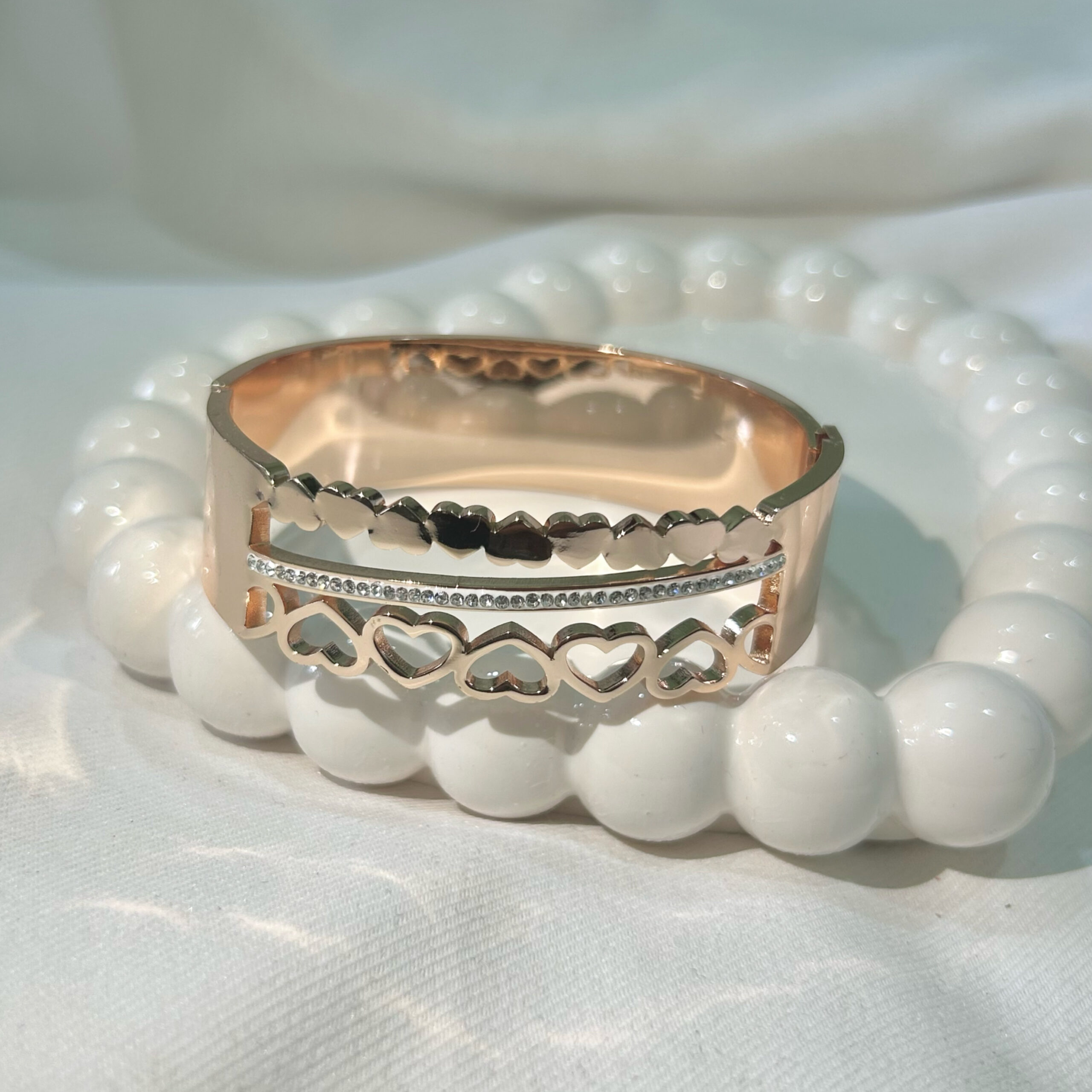 Mishk Collections Anti Tarnish Rose Gold Heart Bracelet - Image 2