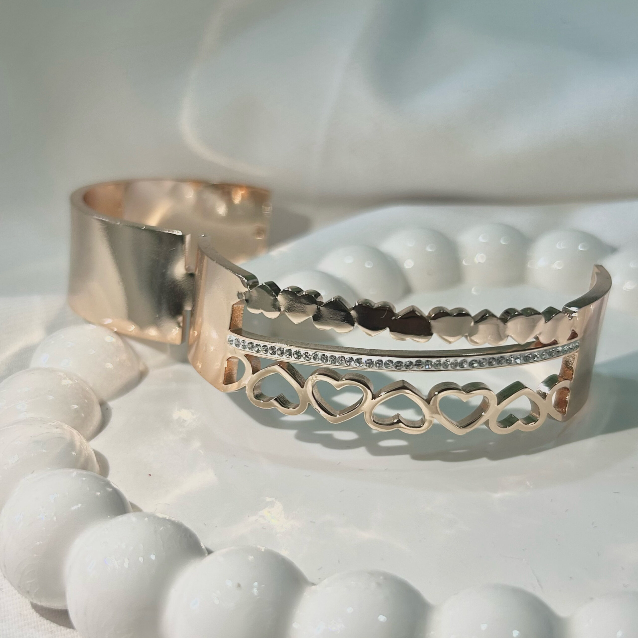 Mishk Collections Anti Tarnish Rose Gold Heart Bracelet - Image 4