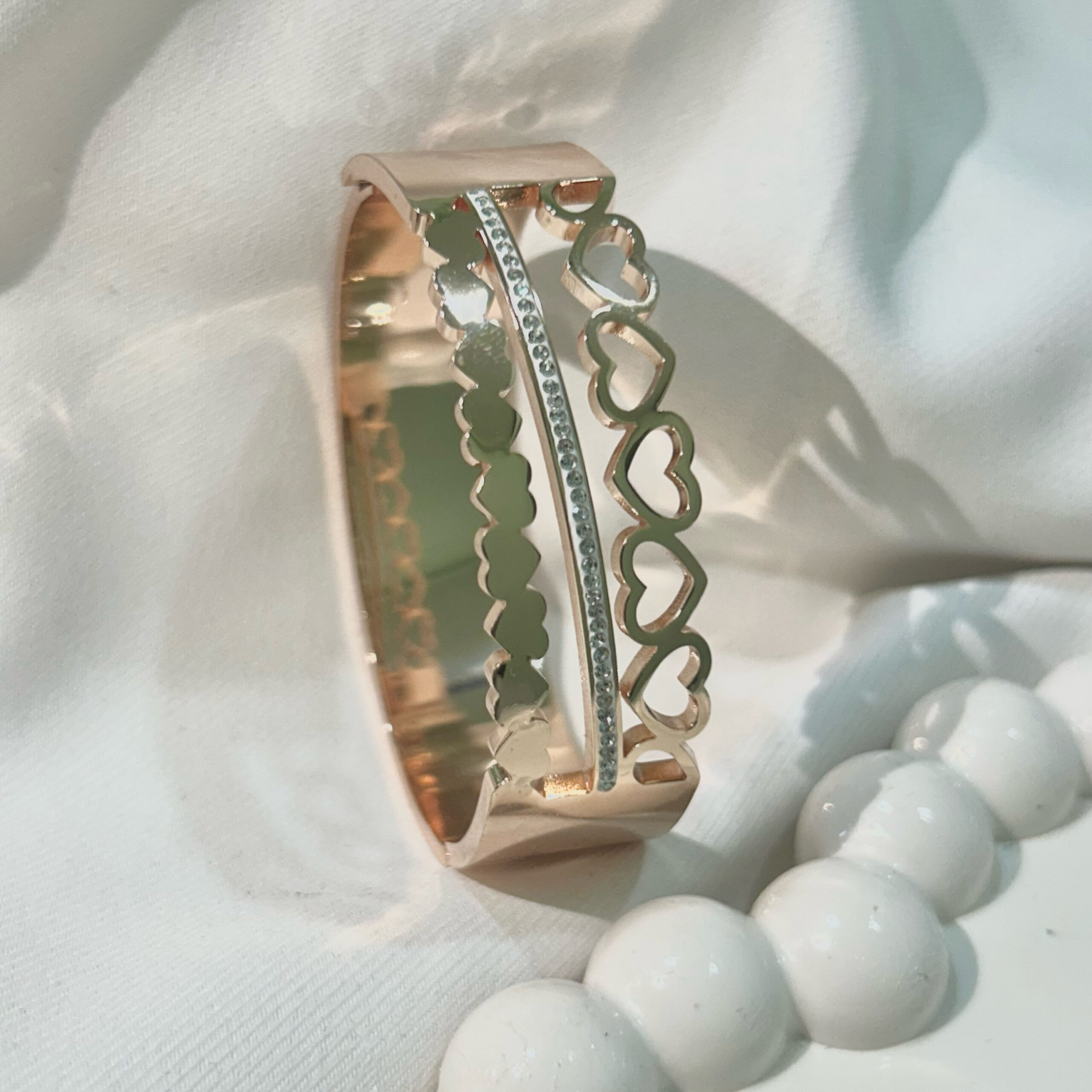 Mishk Collections Anti Tarnish Rose Gold Heart Bracelet - Image 5