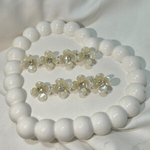 White  Flower Hair Clips Set with Golden Flowers, Elegant Korean Style Hair Accessories for Women, Gold-Tone