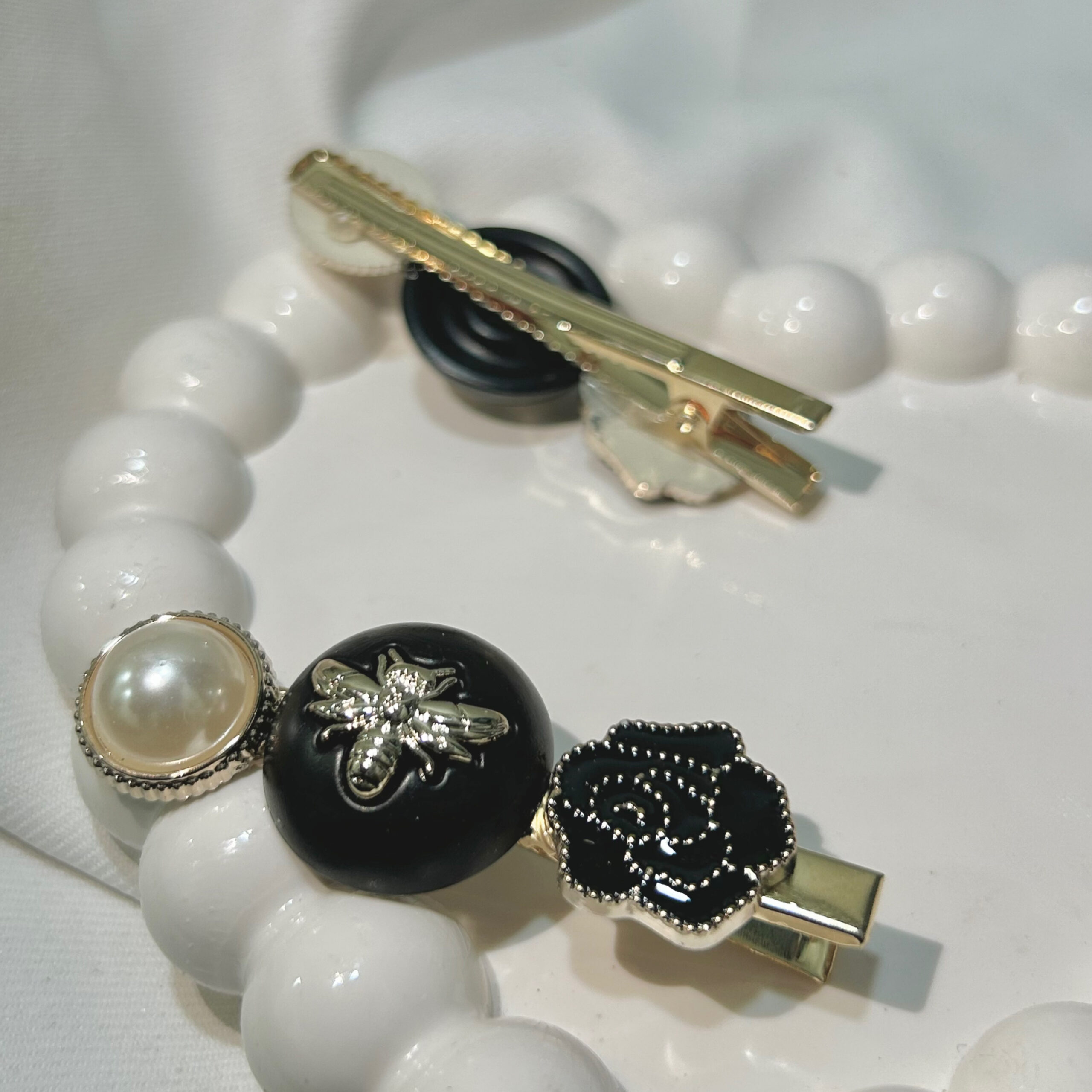 Black Bee style Hair Clips Set , Elegant Korean Style Hair Accessories for Women - Image 4