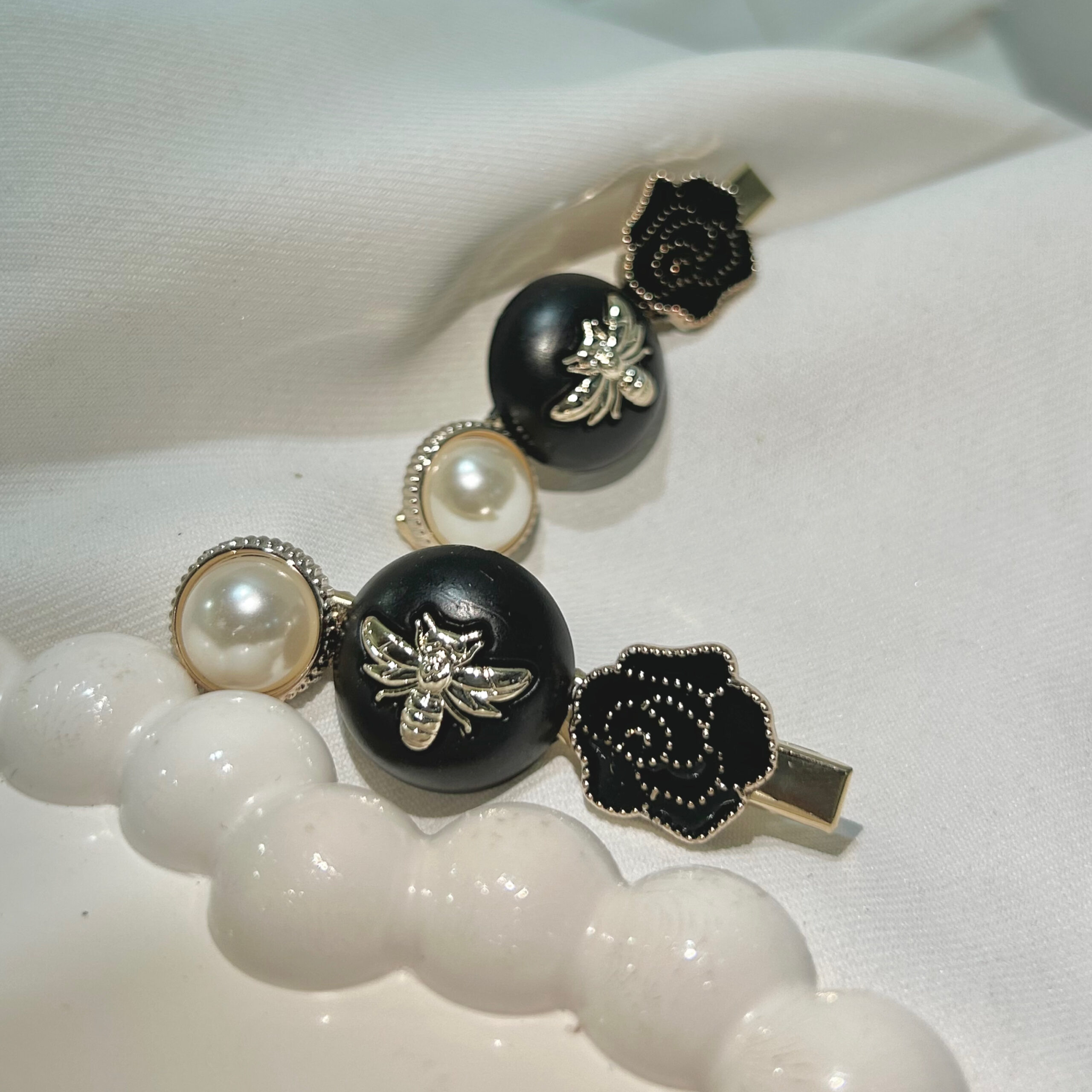 Black Bee style Hair Clips Set , Elegant Korean Style Hair Accessories for Women - Image 3