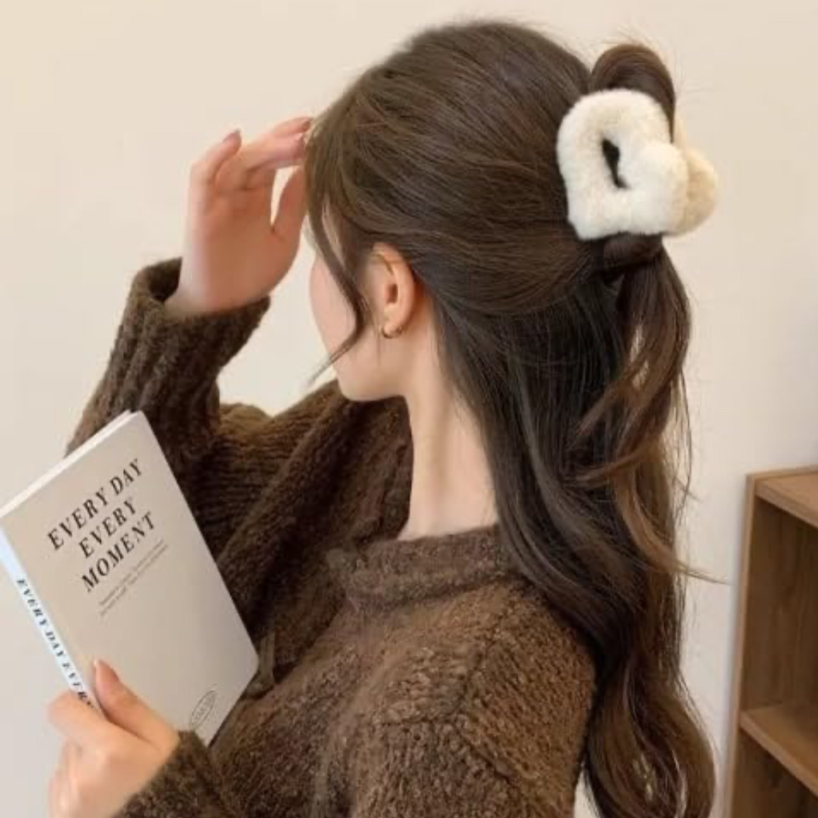 ( Pack of 2 )fur Heart Hair Claw Clips for Women & Girls | Soft Faux Fur Clutcher for Bun, Ponytail | Non-Slip Cute Hair Accessories for Thick & Thin Hair.