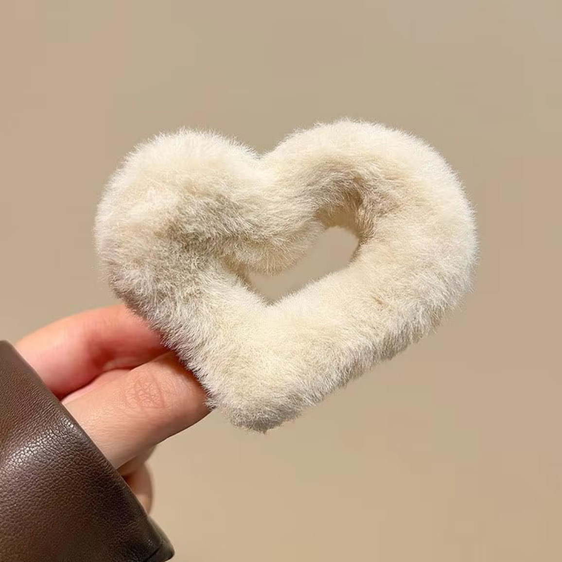 ( Pack of 2 )fur Heart Hair Claw Clips for Women & Girls | Soft Faux Fur Clutcher for Bun, Ponytail | Non-Slip Cute Hair Accessories for Thick & Thin Hair. - Image 4