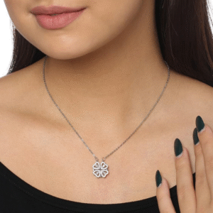 Cute Heart Necklace 4 Heart Magnetic Silver Color Necklace Pendant Heart Toggle Diamond Women/Girls Accessories